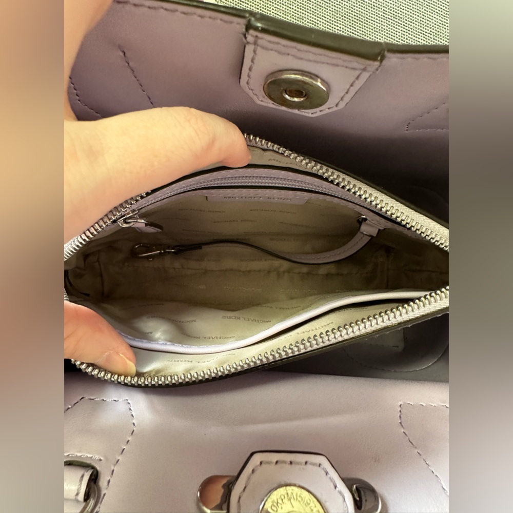 Michael Kors Lilac Pebbled Leather Tote | Pre-Loved with Dust Bag & Keychain - Picture 6 of 9